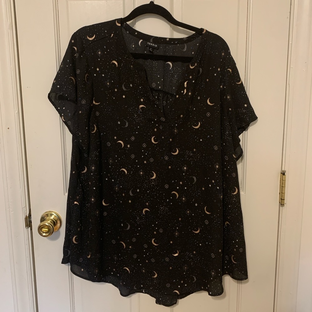 Witchy star and moon print Torrid blouse
